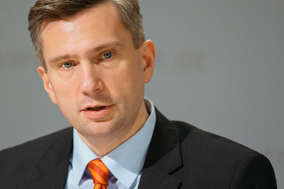 Sachsens Verkehrsminister Martin Dulig wird am Freitagmorgen (8.15 Uhr) die Vereinbarung zum Ausbau der Strecke Leipzig-Chemnitz unterzeichnen.