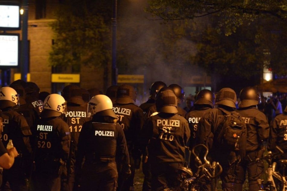 Polizeieinheiten sind derzeit vor Ort.