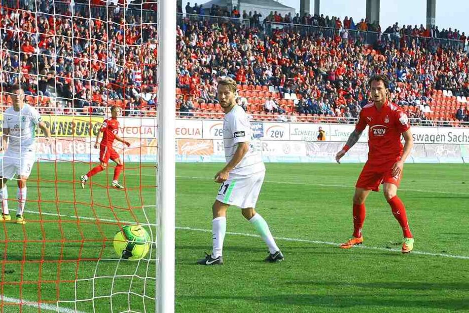 Mit seinem rechten Fuß schlenzte Bentley Baxter Bahn den Ball ins Bremer Tor und bescherte dem FSV den dritten Saisonsieg.