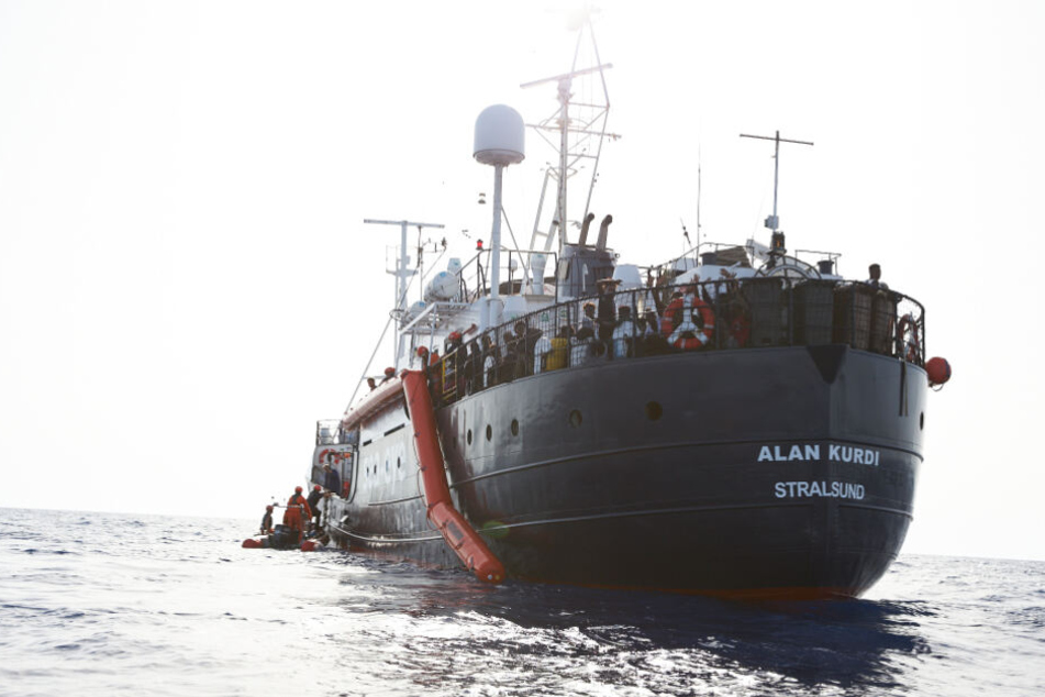 Das Rettungsschiff nahm zahlreiche Flüchtlinge im Mittelmeer auf.