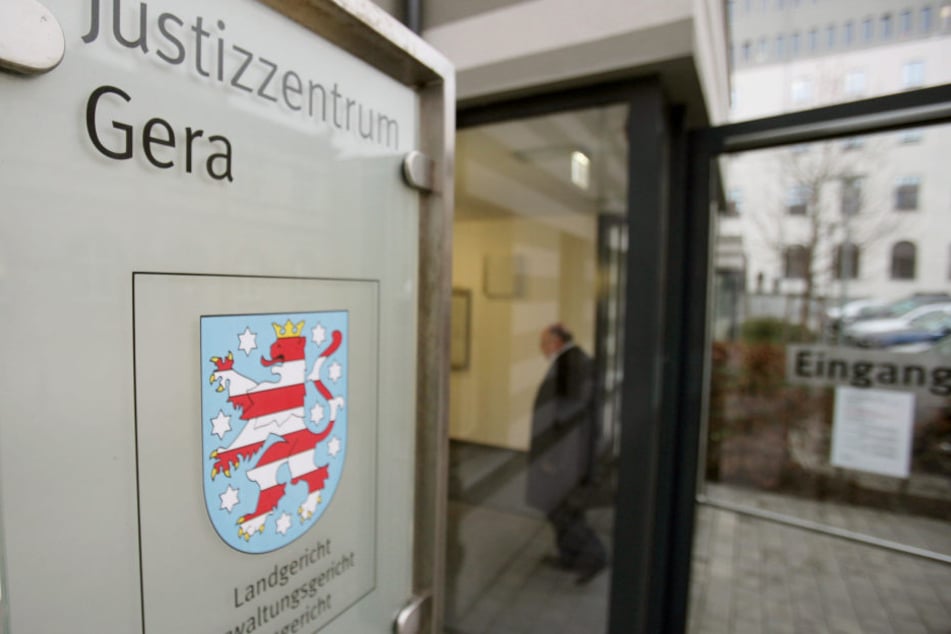 Ein Psychologe steht in Gera wegen sexueller Belästigung vor Gericht.