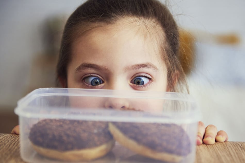 Zu viel Zucker, Salz und Fett in Nahrungsmitteln tragen zum Übergewicht unserer Kinder bei.