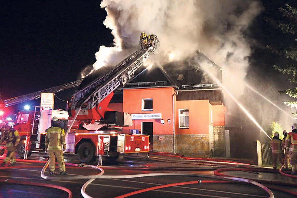 Die Polizei sucht noch immer den Brandstifter vom Schänkhübel Rossendorf.