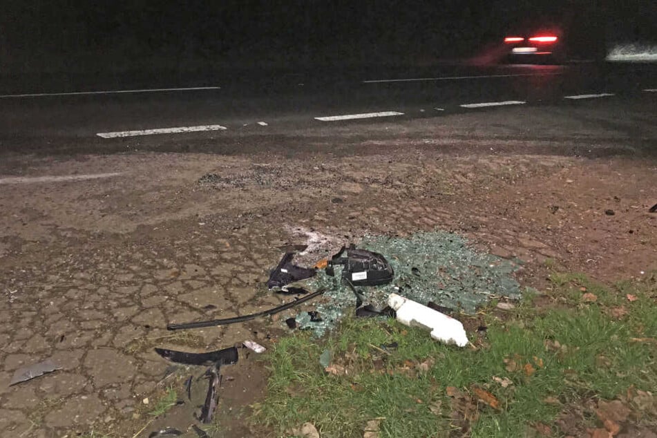 Scherben am Unfallort weisen darauf hin, dass es hier gekracht hat.