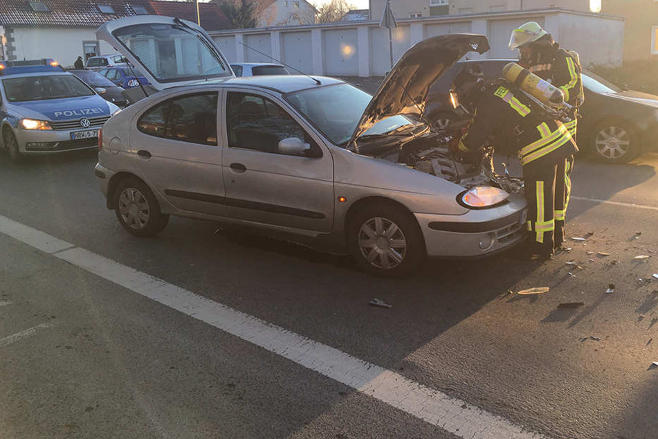 Die Feuerwehr hat die Batterie abgeklemmt und konnte so schlimmeres verhindern.