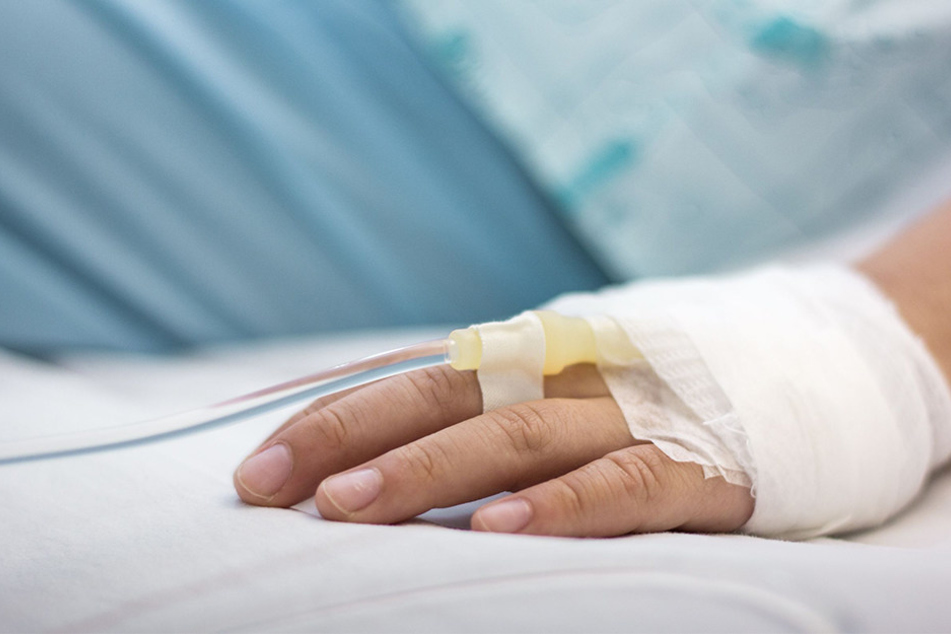 Mit schwersten Verletzungen wurde die 23-jährige Frau in ein Krankenhaus gebracht. (Symbolbild)