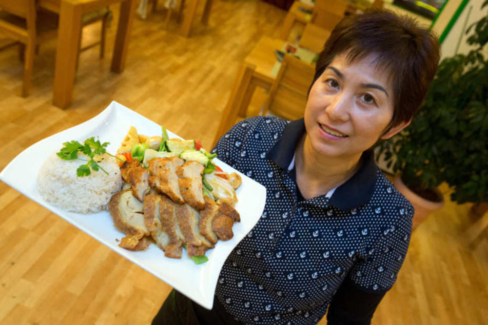 Was hier wie Fleisch aussieht und was Veggie Delicious-Inhaberin Thi Dieu Nguyen auf diesem Teller präsentiert ist alles vegan!