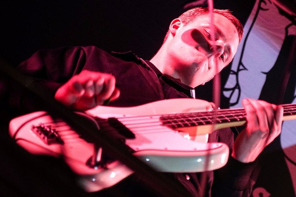 Till Kummer (27), Bassist der Band Kraftklub wurde offenbar mit Crystal erwischt.