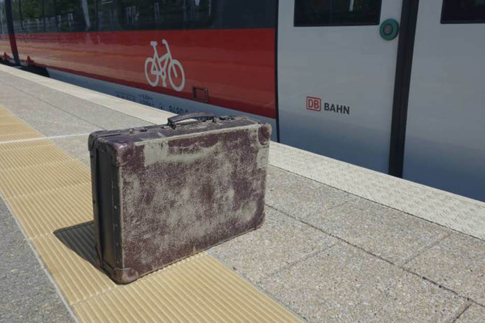 Ein Koffer am Bahnsteig löste einen Großeinsatz der Polizei au (Symbolbild).