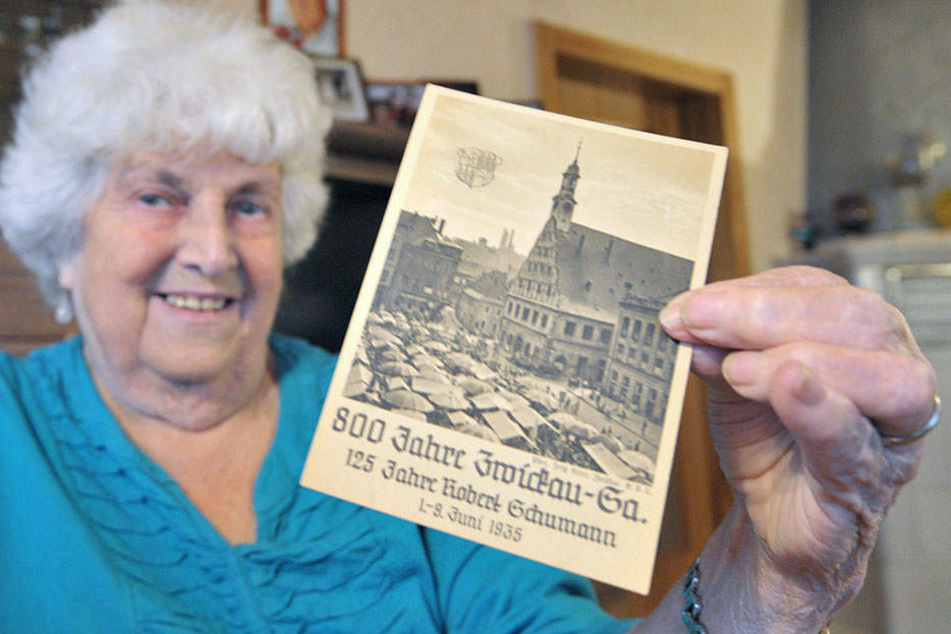 Die Postkarte von Alice Heuer (83., u.) aus Mülsen beweist: Zwickau feierte
im falschen Jahr seinen 800. Geburtstag. Das war damals notwendig, weil das
eigentliche Stadtjubiläum im Kriegsjahr 1918 lag.