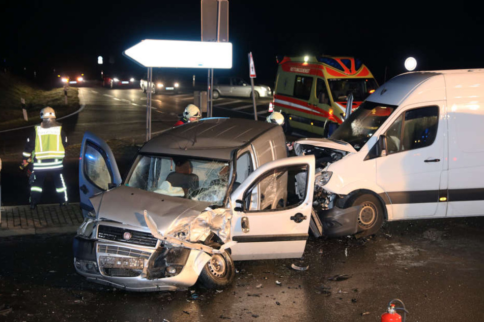 An der Auffahrt zur A4 in Richtung Dresden hat es am Dienstagabend bei Meerane gekracht.