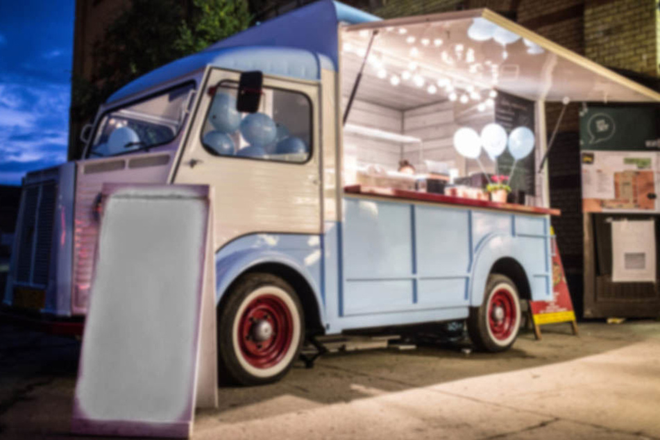 Etwa 30 Food-Trucks werden später auf dem Gelände stehen. (Symbolbild)