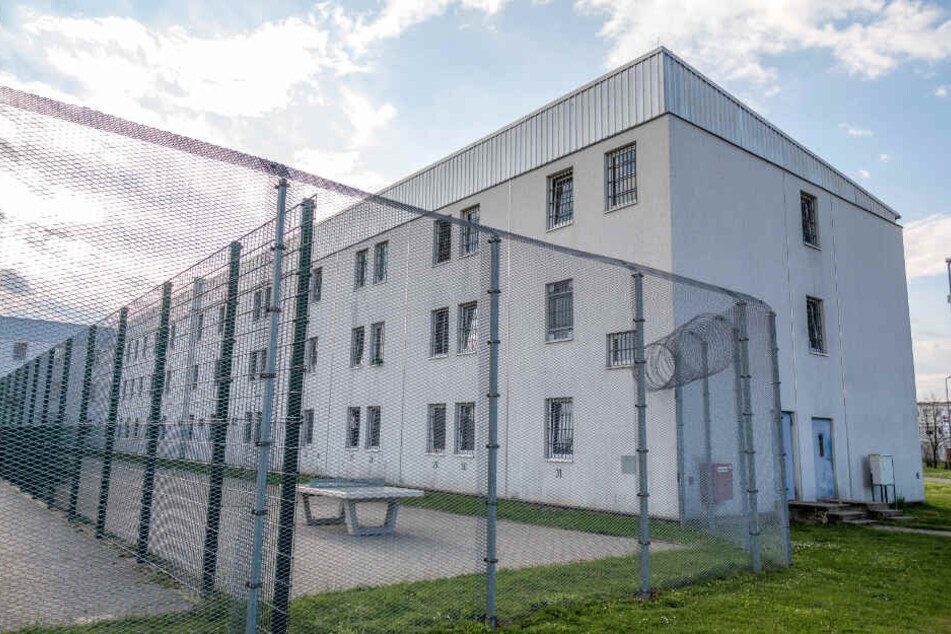 Die JVA in Glaubitz hat Kapazität für 395 Gefangene.