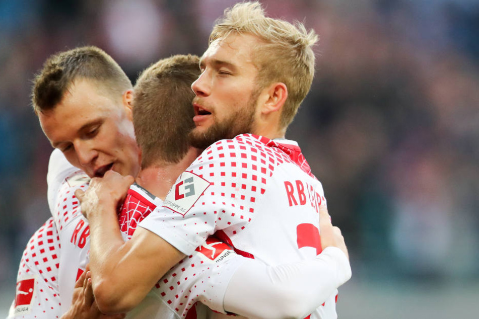 War DAS Thema am Samstag: RB Leipzigs Konrad Laimer (r.), der erstmals Rechtsverteidiger spielte (hier gegen Gladbach).
