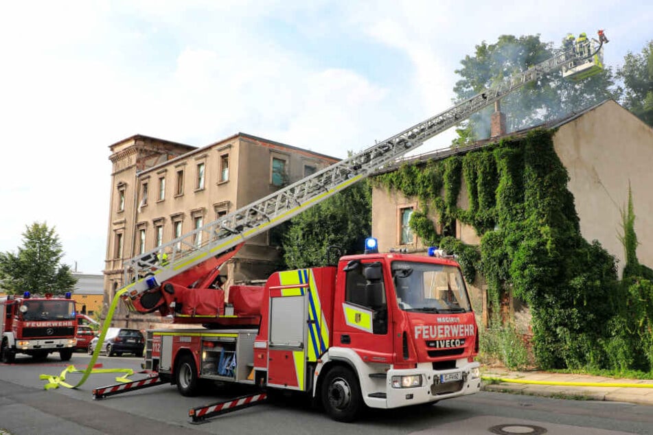 Das Feuer ist am Sonntagnachmittag in dem Abbruchhaus ausgebrochen.