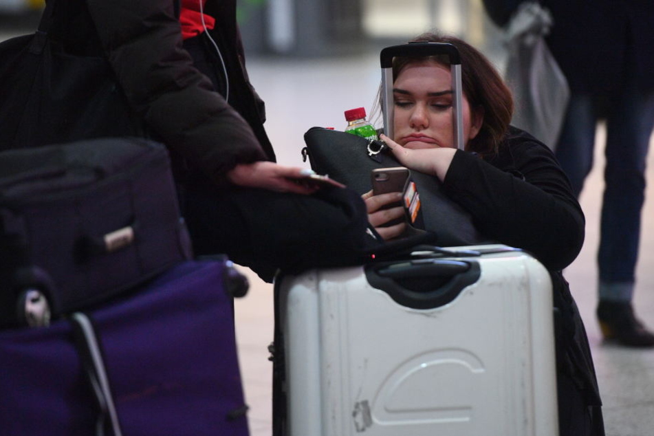 Bei den Reisenden herrscht Frust: Seit Mittwoch geht am siebtgrößten Airport Europas nichts mehr,