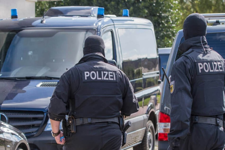 Die Polizei führte eine Razzia gegen die ehemaligen SEK-Beamten durch. (Archivfoto)