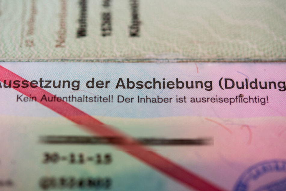 Gefälschte Pässe gegen Schmiergeld? Bürgeramts-Mitarbeiterin unter Verdacht