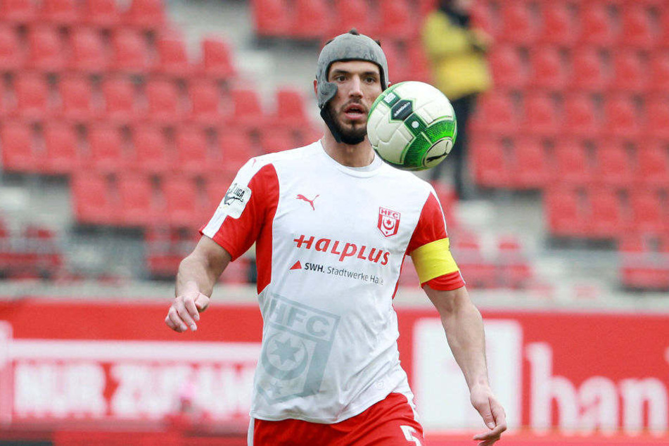 Seit Oktober 2013 spielt Gjasula mit Helm.