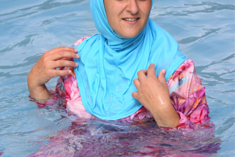 Burkini-Tag im Provence-Schwimmbad fällt ins Wasser.