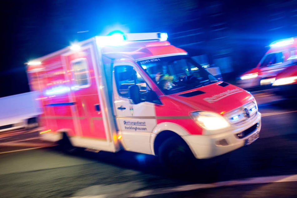 Beide 16-Jährigen mussten in ein Krankenhaus gebracht werden. (Symbolbild)