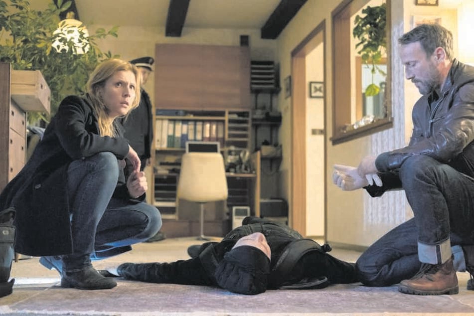 Julia Grosz (Franziska Weisz, 38) und Thorsten Falke (Wotan Wilke Möhring, 51) sind entsetzt: Sie kannten den getöteten Einbrecher.