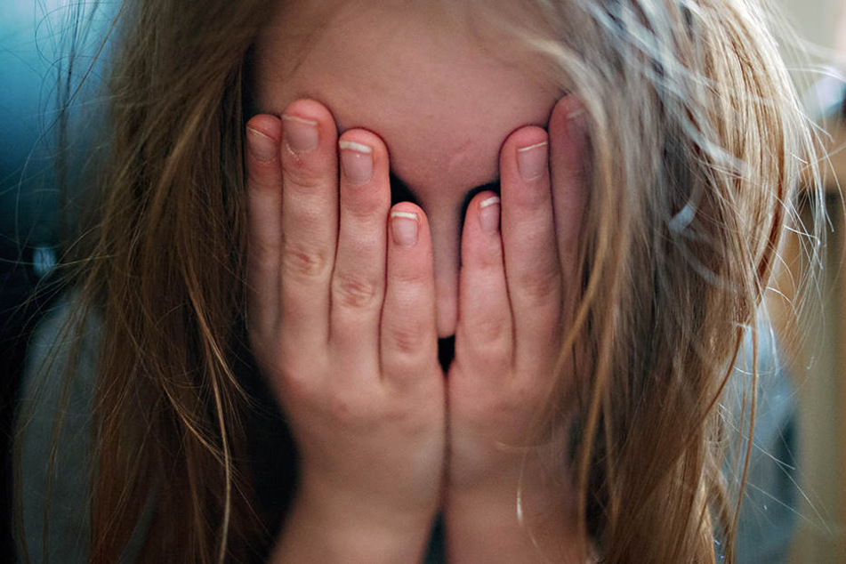 Ein 36-Jähriger soll ein Mädchen in Delbrück begrapscht haben.