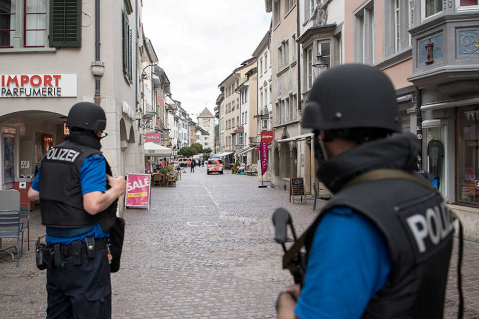 Die Polizei hat die Innenstadt vollständig abgeriegelt.