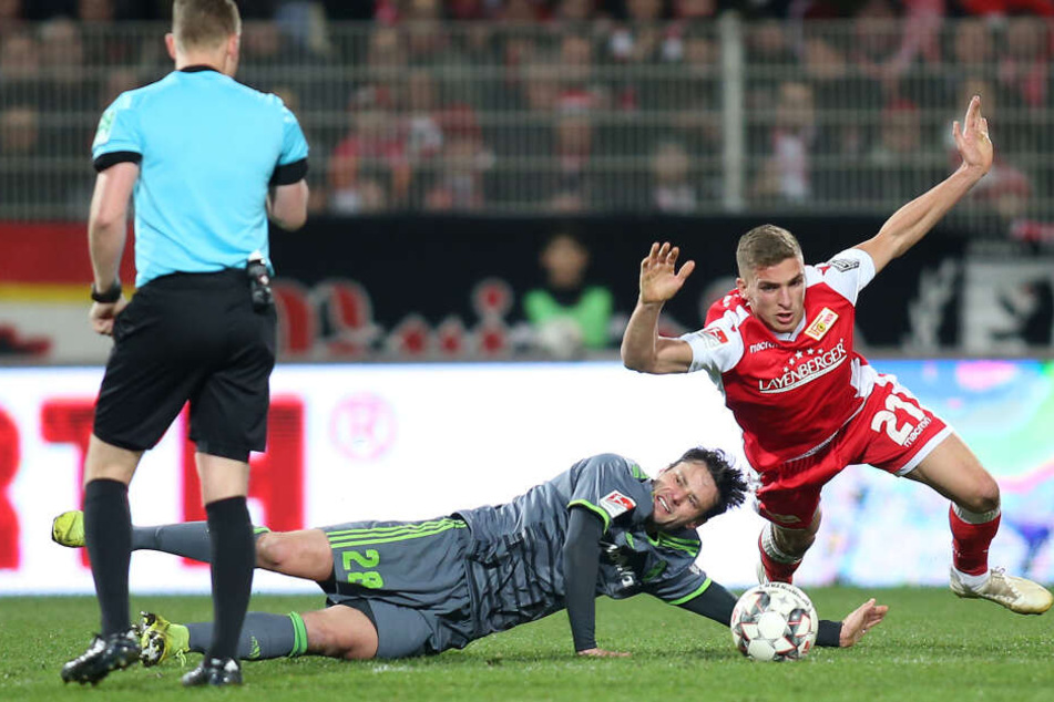 Harte Zweikämpfe: Ingolstadt versuchte mit gesunder Aggressivität den Unioner Spielfluss zu zerstören.