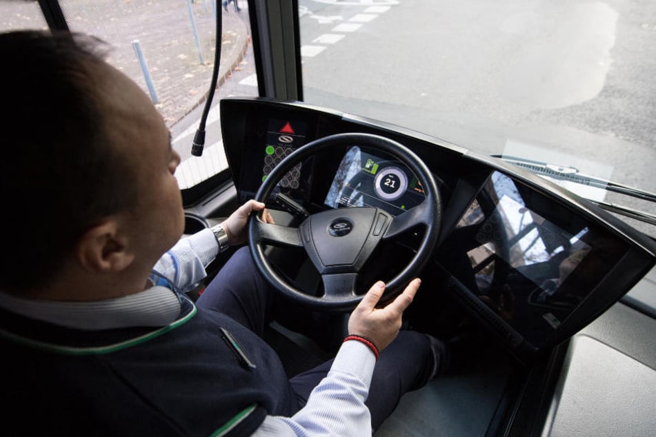 Fahrgäste lassen meist am Fahrer ihren Frust raus, auch wenn der nichts für Verspätungen kann. (Symbolbild)