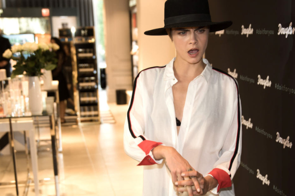Topmodel Cara Delevingne (25) war sichtlich nicht bester Laune bei ihrem Besuch nach Berlin.
