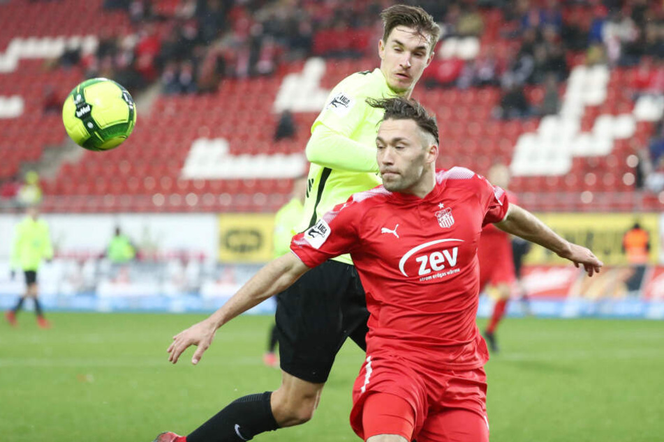 Sören Reddemann (links) spielte zuletzt für den 2.-Liga-Aufsteiger SV Wehen Wiesbaden.