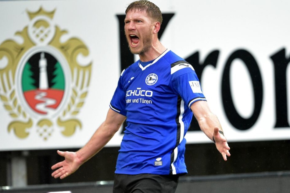 Der 31-Jährige ist stolz darauf, schon so lange bei Arminia zu spielen.
