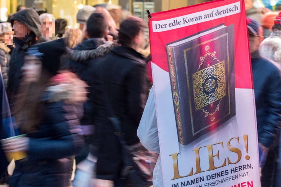 Mit der Verteilung von Koranen sorgten Islamisten in Frankfurt in der Vergangenheit für Aufregung.