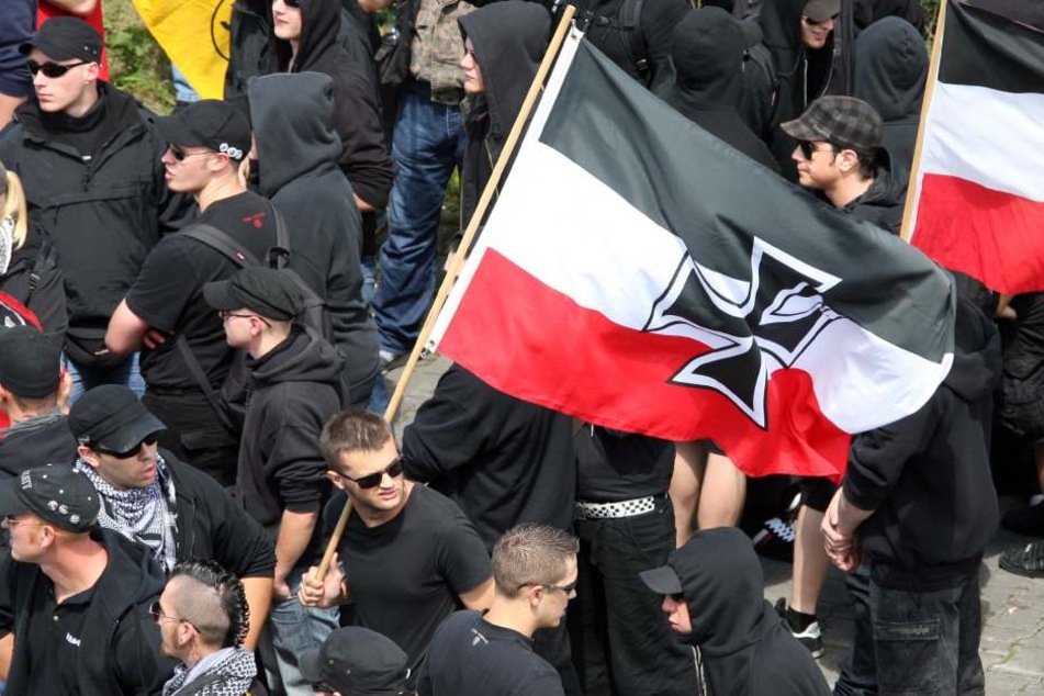 Neonazis bei einem Protestmarsch. (Archivbild.)
