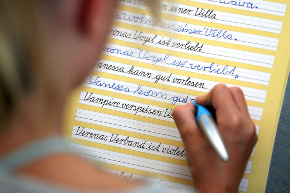 In den Bereichen Lesen und Rechtschreibung schnitten die Berliner Grundschüler besonders schlecht ab. (Symbolbild)