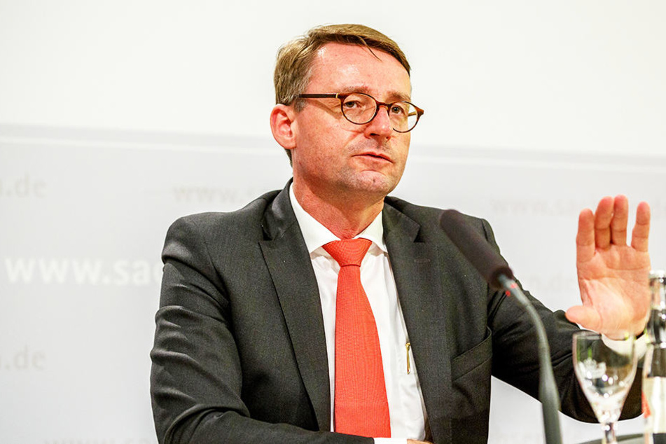 Sachsens Innenminister Roland Wöller (48, CDU) fordert, dass abgelehnte Asylbewerber ohne Pass inhaftiert werden dürfen.