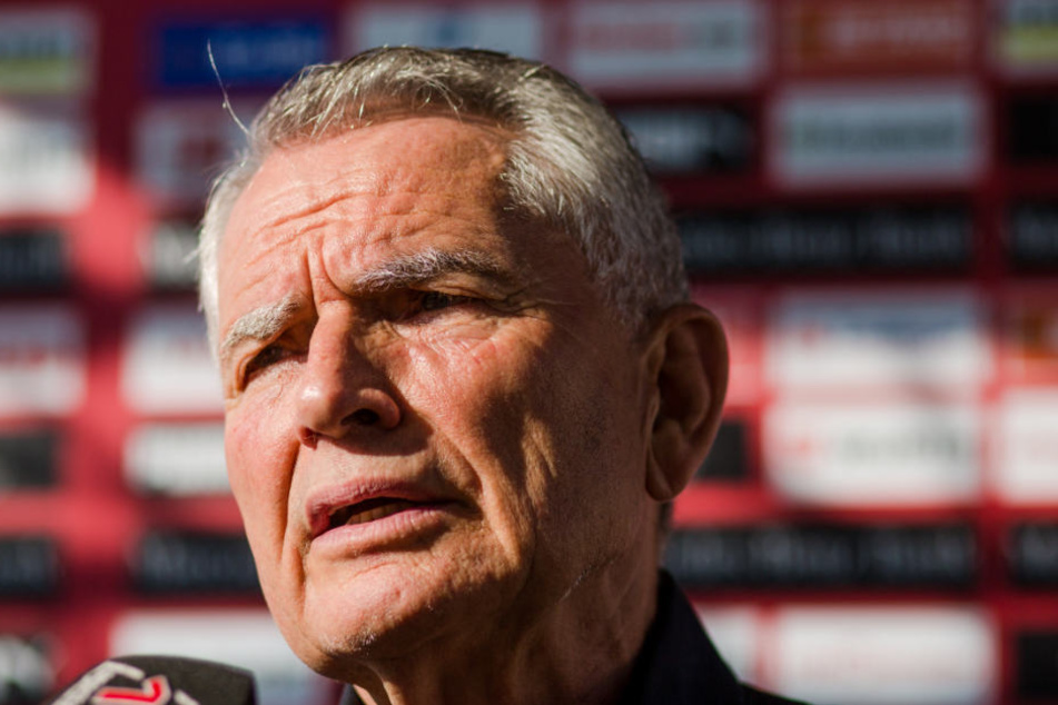 Nach Pleite gegen Mainz 05: Fans protestieren gegen VfB-Präsidenten Wolfgang Dietrich (Bild).