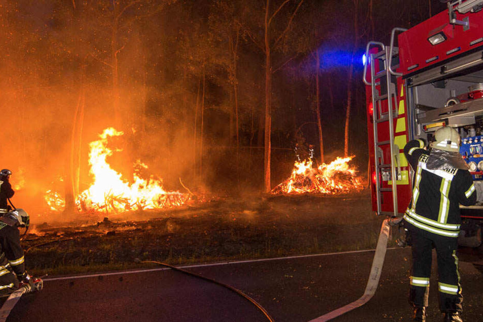 Der ortsansässigen Feuerwehr stand zu wenig Wasser zur Verfügung. Verstärkung musste her.