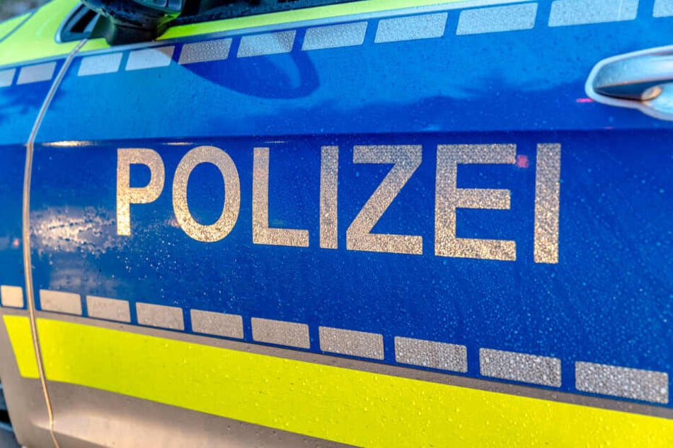 Meist zerschlagen Autoknacker die Seitenscheiben, um an das Diebesgut zu kommen. Die Polizei sucht derzeit nach den Tätern.