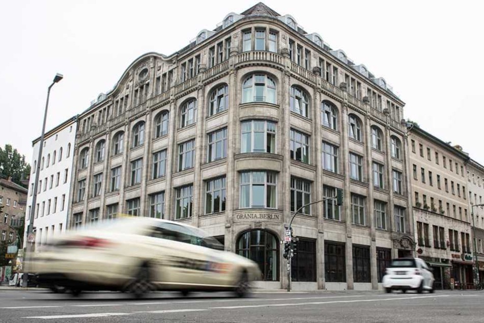Die Eröffnung des Luxushotels "Orania" am Oranienplatz hatte Schmidt veranlasst bei Twitter seine Forderung nach einem Hotelplan zu veröffentlichen.