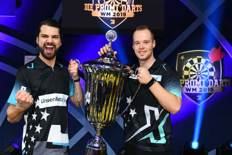 Jimmi Ochsenknecht und Max Hopp siegten bei der Promi Darts WM.