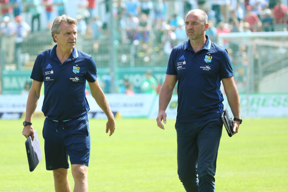 Sportvorstand Steffen Ziffert (r.) und Trainer Horst Steffen - die Tabelle steht zwischen den beiden.