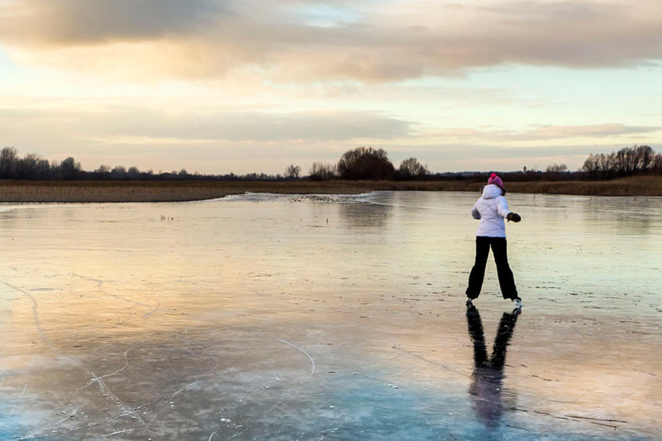 Auch wenn die Verlockung groß ist: Eislaufen bleibt in Zwickau verboten.