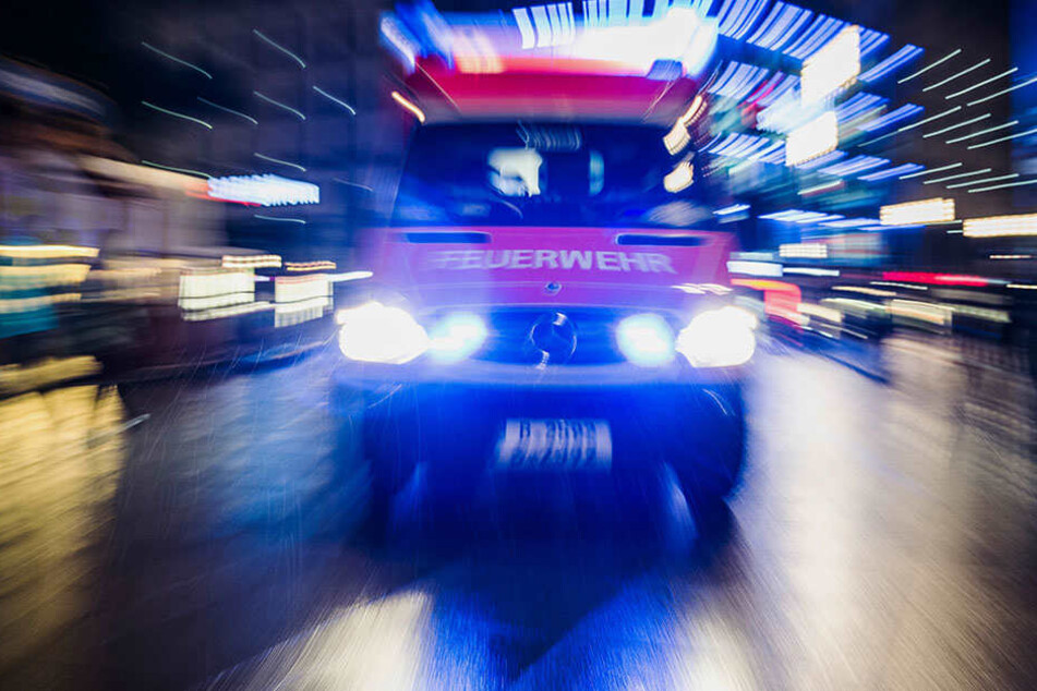 Die Rettungskräfte brachten beide Verletzten in ein nahgelegenes Krankenhaus gebracht. (Symbolbild)