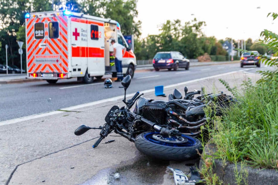 Der Motorradfahrer wurde beim Zusammenprall schwer verletzt.