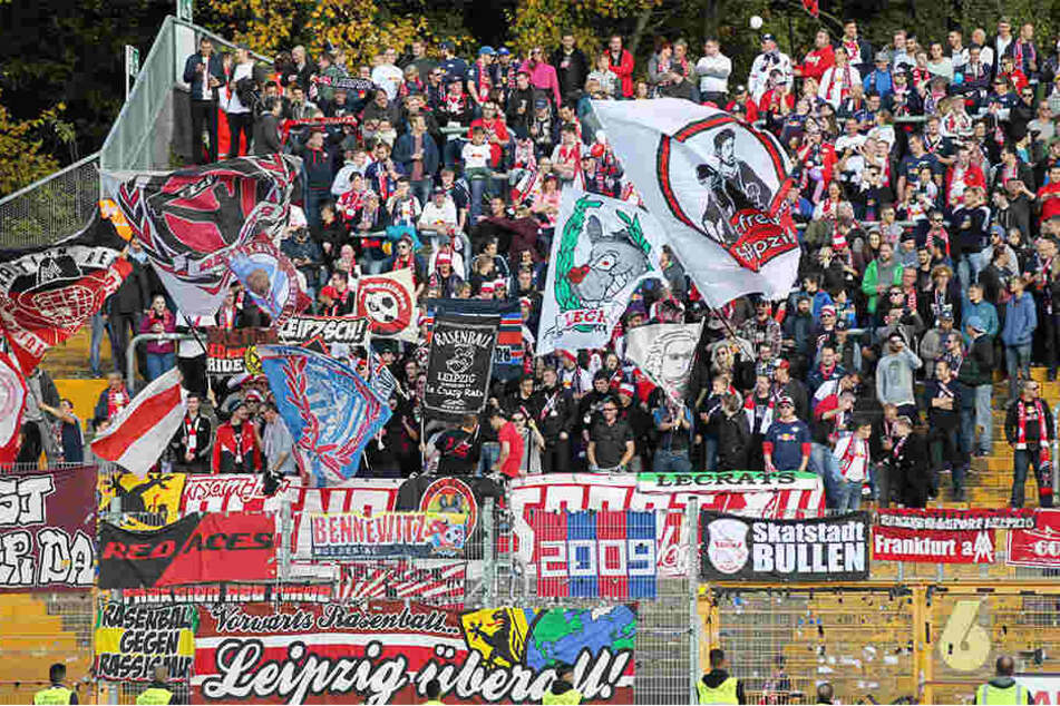Bei den Einlasskontrollen in Darmstadt mussten einige RB-Fans ein unschönes Procedere über sich ergehen lassen.