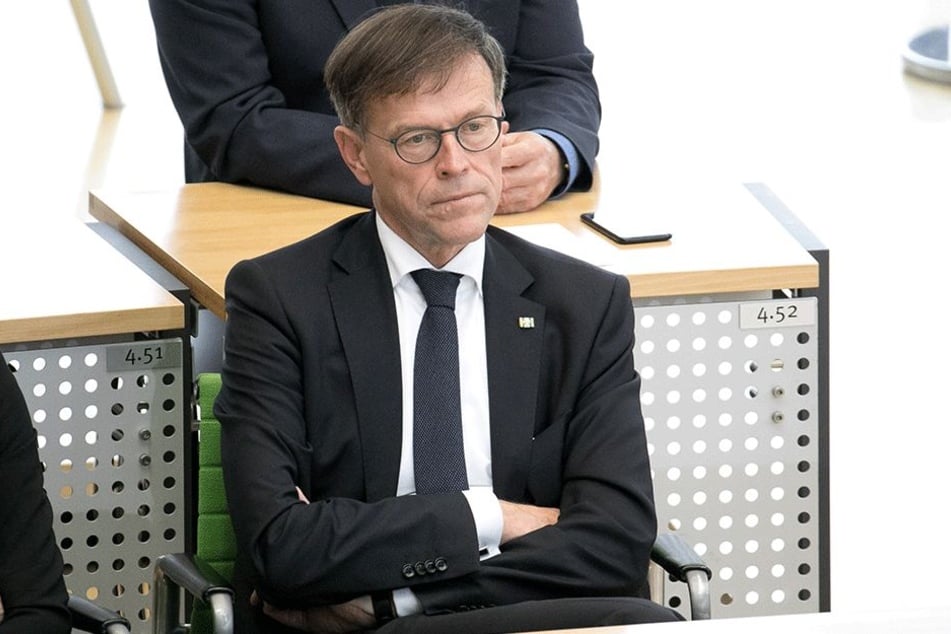 Im Fall der Fälle muss er entscheiden: Landtagspräsident Matthias Rößler (62,
CDU).