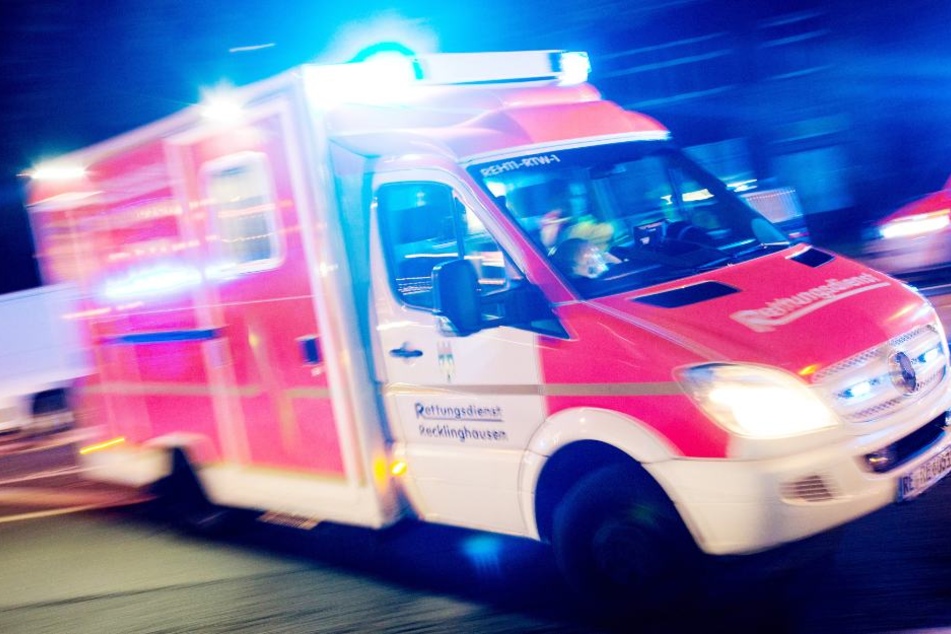 Rettungswagen im Einsatz (Symbolbild).