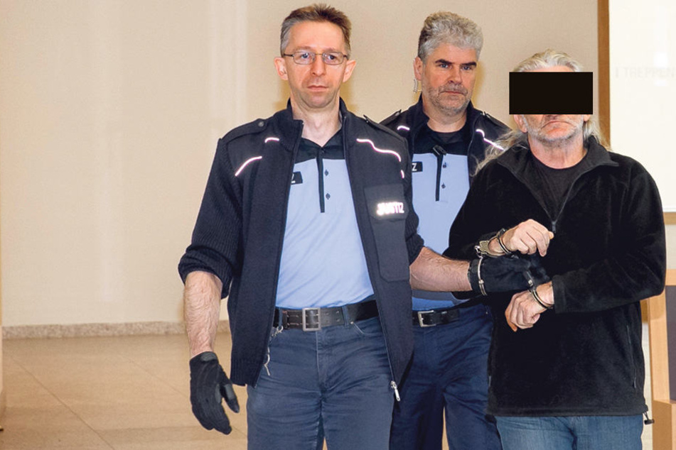 Bilderdieb und Serieneinbrecher Harry N. (57) auf dem Weg zum Prozess.